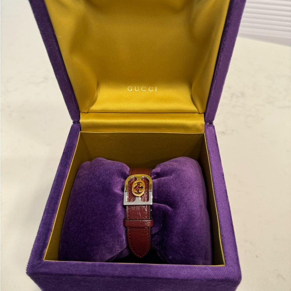 Gucci Burgundy Leather Watch in Purple and Gold Box - Picture 3 of 7